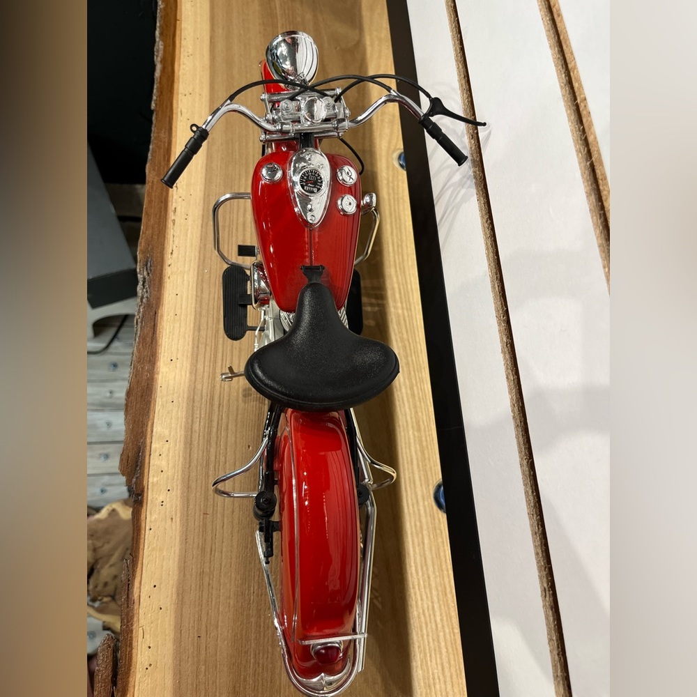 1948 Indian Chief die-cast motorcycle - Picture 7 of 11